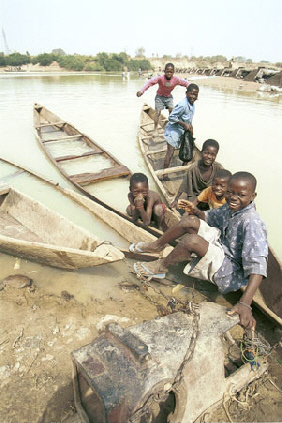 13-21 kids &boats at gonja.jpg